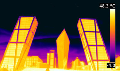 Aspect of the Kyo towers of Madrid with a Flir Thermographic camera