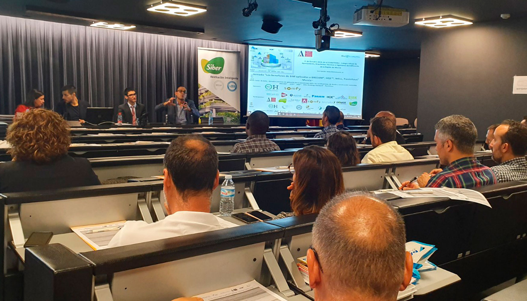 Asistentes a la jornada �Los beneficios de BIM - BREEAM(R) - LEED(R) - WELL � Passivhaus� celebrada en Murcia