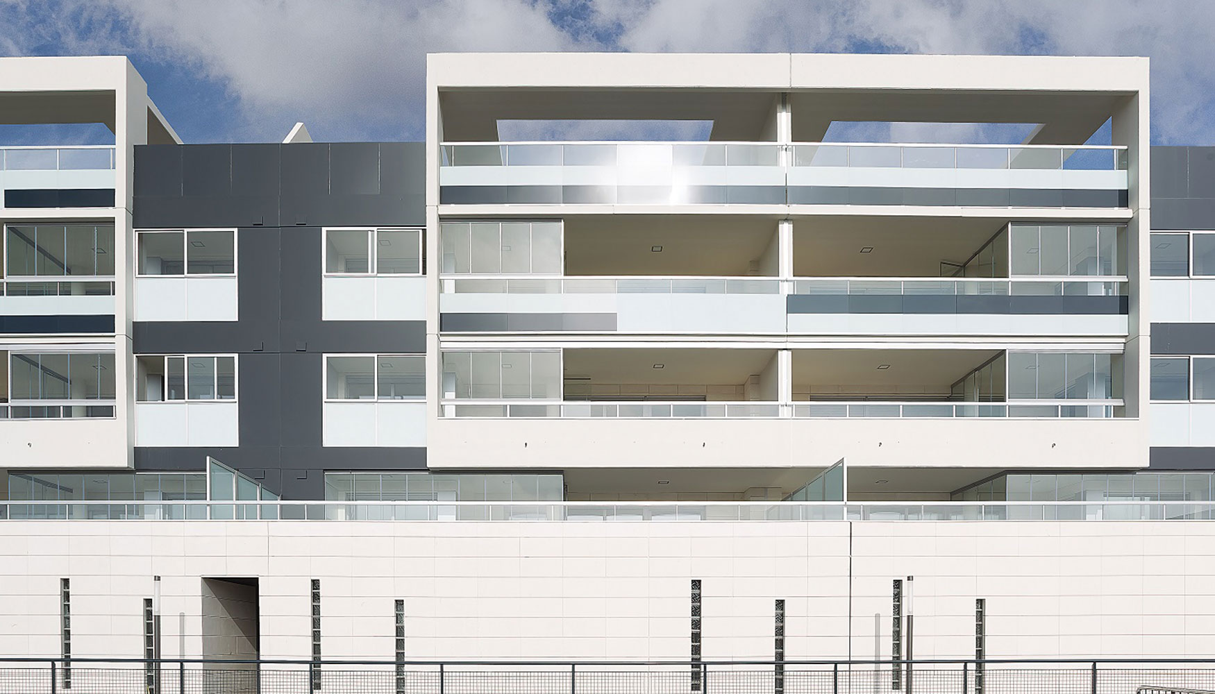 Fachada del Residencial Scenia II