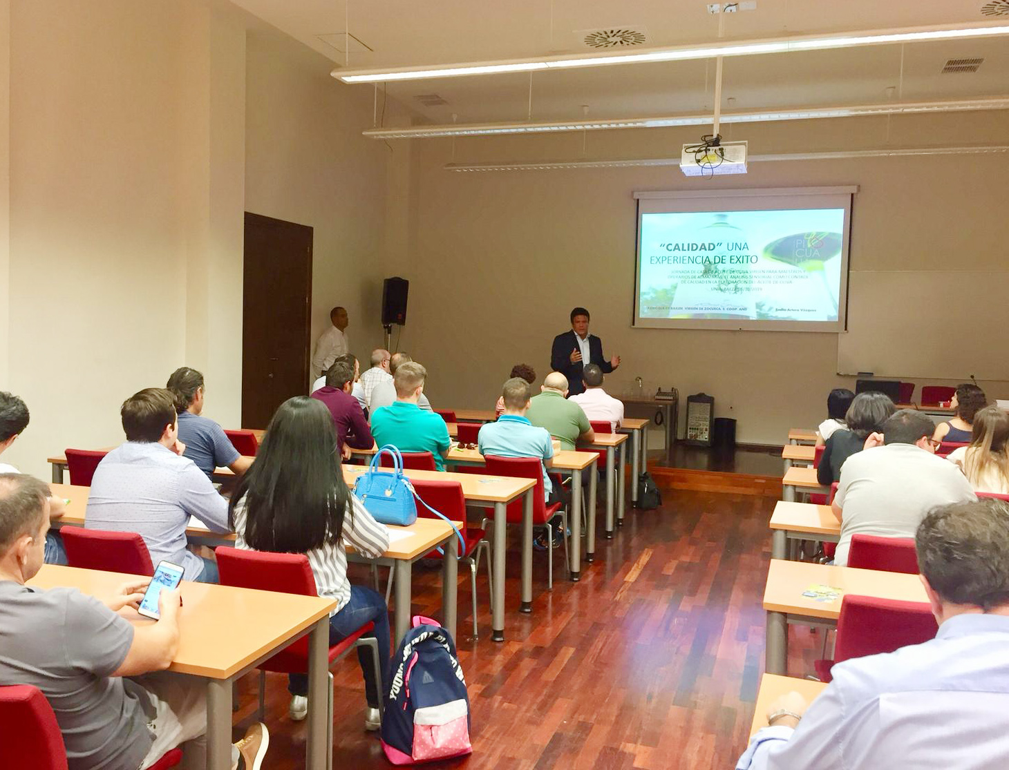 Rodrigo Jan, director de Pieralisi para Espaa y Portugal, durante su intervencin en el curso de cata celebrado en la UNIA...