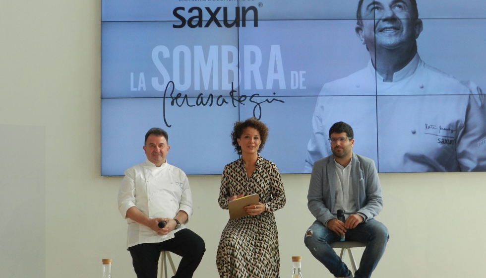El chef Marn Berasategui y el delegado del Departamento Comercial de Saxun, Francisco Mollar...