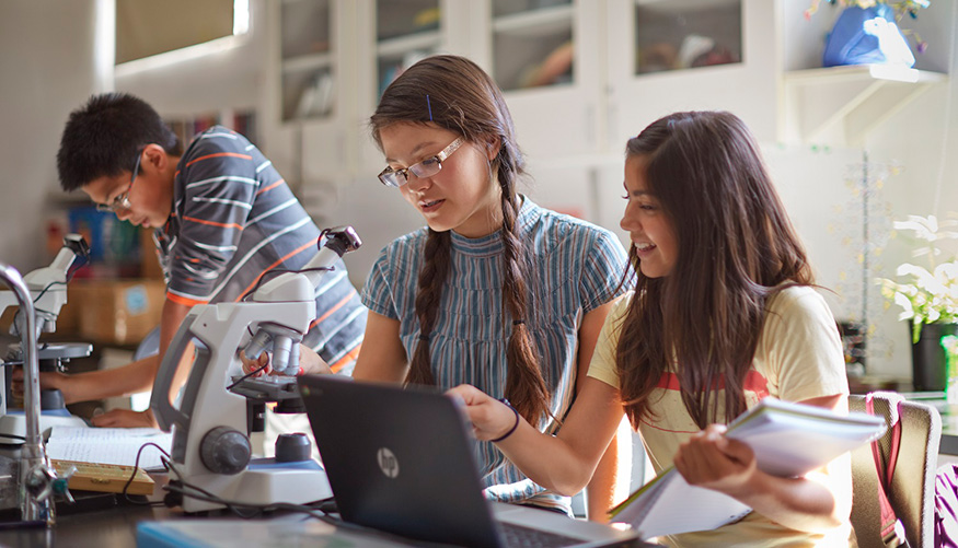 El programa CodeWars de HP es un ejemplo de las iniciativas que HP desarrolla para incentivar el inters de los estudiantes en las carreras STEM...