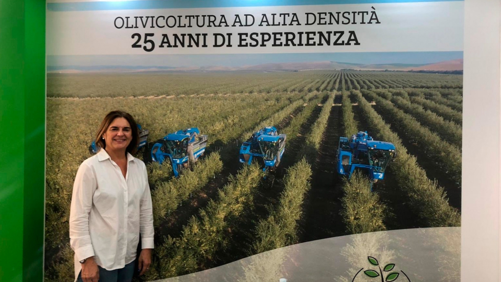 Mara Jos Rubio, en el stand de Agromillora, que expuso en Agrilevante 2019...