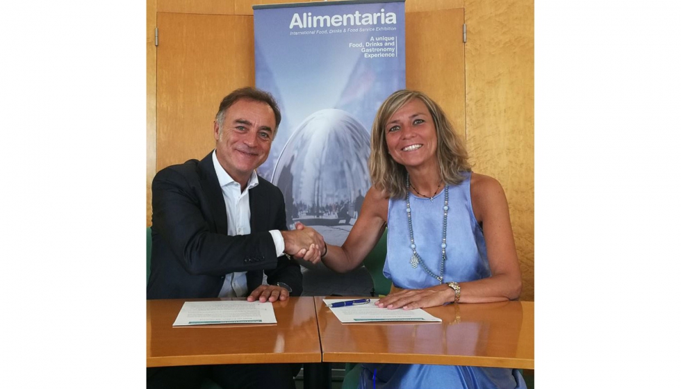 Olga Martnez, miembro del comit de Alimentaria, presidenta de Produlce y Corporate Affairs director de Mars Iberia, junto a J...