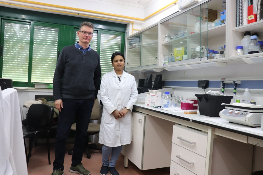 Antonio Di Pietro, catedrtico de Gentica y responsable principal del estudio, junto a la investigadora Mugdha Sabale