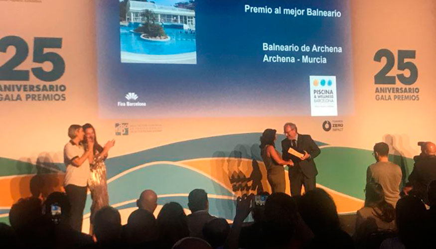 Momento de la entrega del premio al Mejor Balneario: el Balneario de Archena (Murcia)