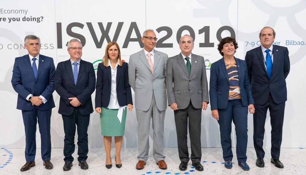 El consejero de Medio Ambiente, Planificacin Territorial y Vivienda del Gobierno Vasco, Iaki Arriola (tercero por la derecha)...
