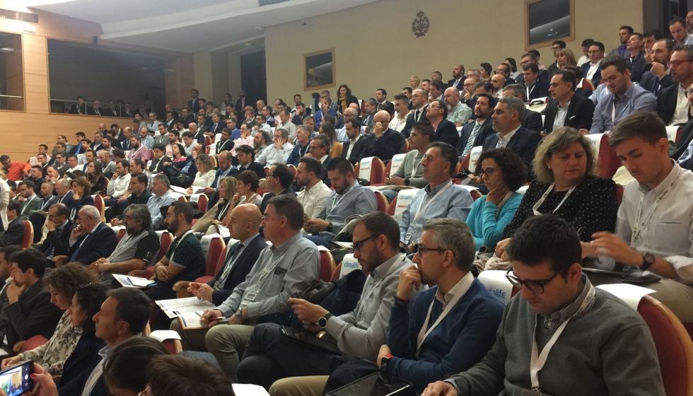 Los ms de 400 asistentes llenaron el Saln de Actos de la ETSI Industriales de Madrid