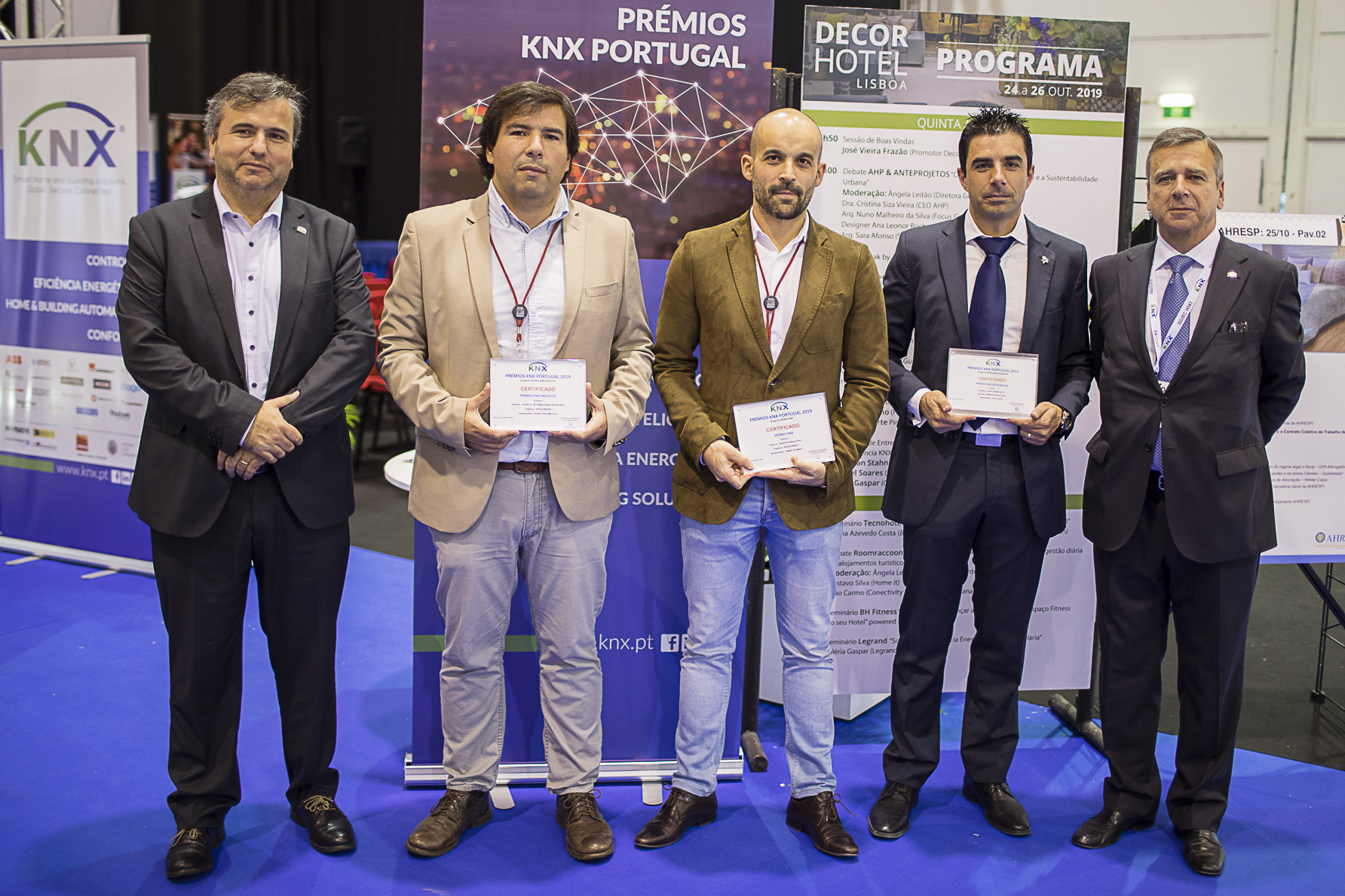 Os trs premiados KNX com Fernando Ferreira e Rui Carneiro, da KNX