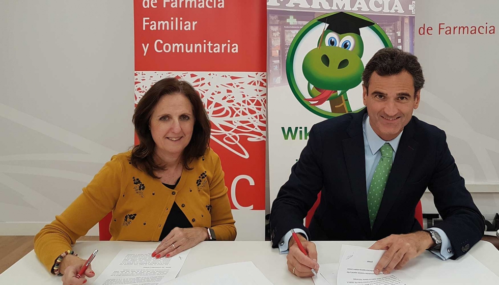 Firma del acuerdo; Ana Molinero, vicepresidenta de Sefac y Juan Angulo, consejero delegado de Wikifarmacia