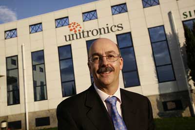 El Consejero Delegado de Unitronics, Manuel N, ante las nuevas oficinas del grupo en Bilbao
