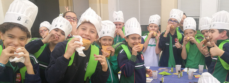 Actividad de promocin entre 450 alumnos del Colegio Pedro Poveda con un desayuno saludable