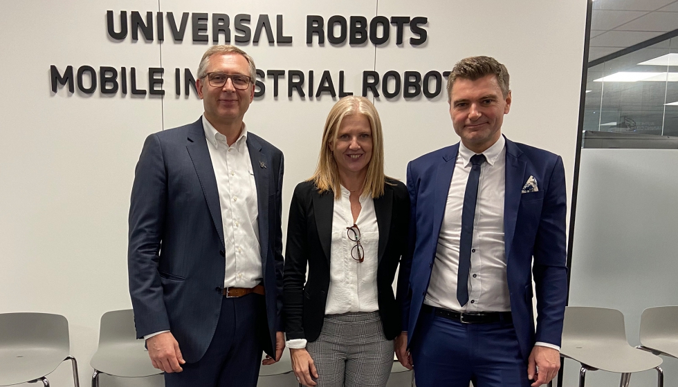 De izquierda a derecha, Jrgen von Hollen, presidente de Universal Robots; Matilde Villarroya...