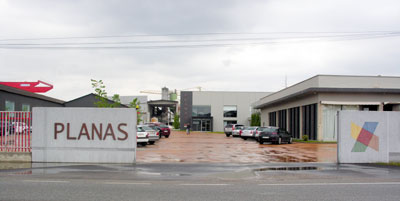 Actualmente las instalaciones de Planas ocupan 100.000 m2 entre almacenaje, produccin y oficinas