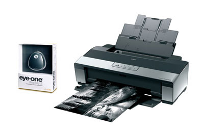 Epson has teamed up with X-Rite to gather in a same pack the Epson Stylus Photo R2880 and the X-Rite i1Display 2
