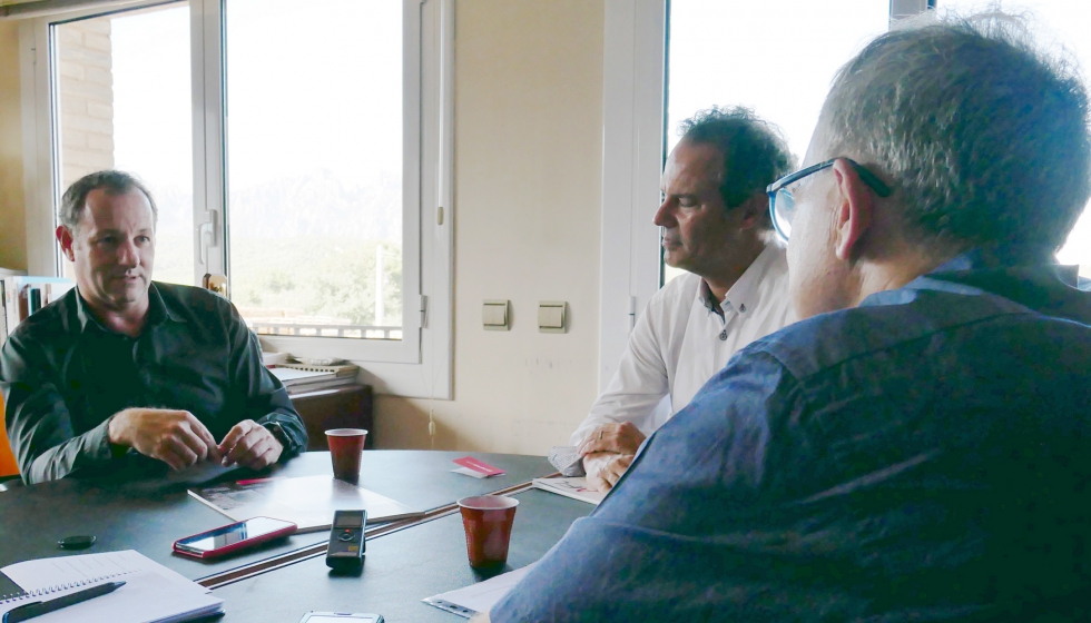 De izquierda a derecha, Luis Pinardel, director general de Ecocermica Piera y de Flexbrick, Vicen Sarrablo...
