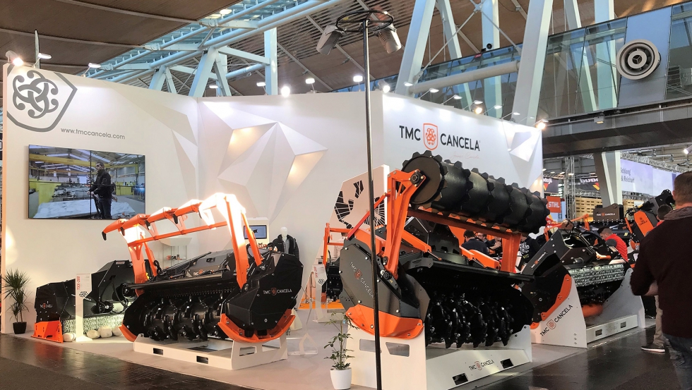 Stand de TMC Cancela en Agritechnica 2019, con la trituradora MPK en primer plano