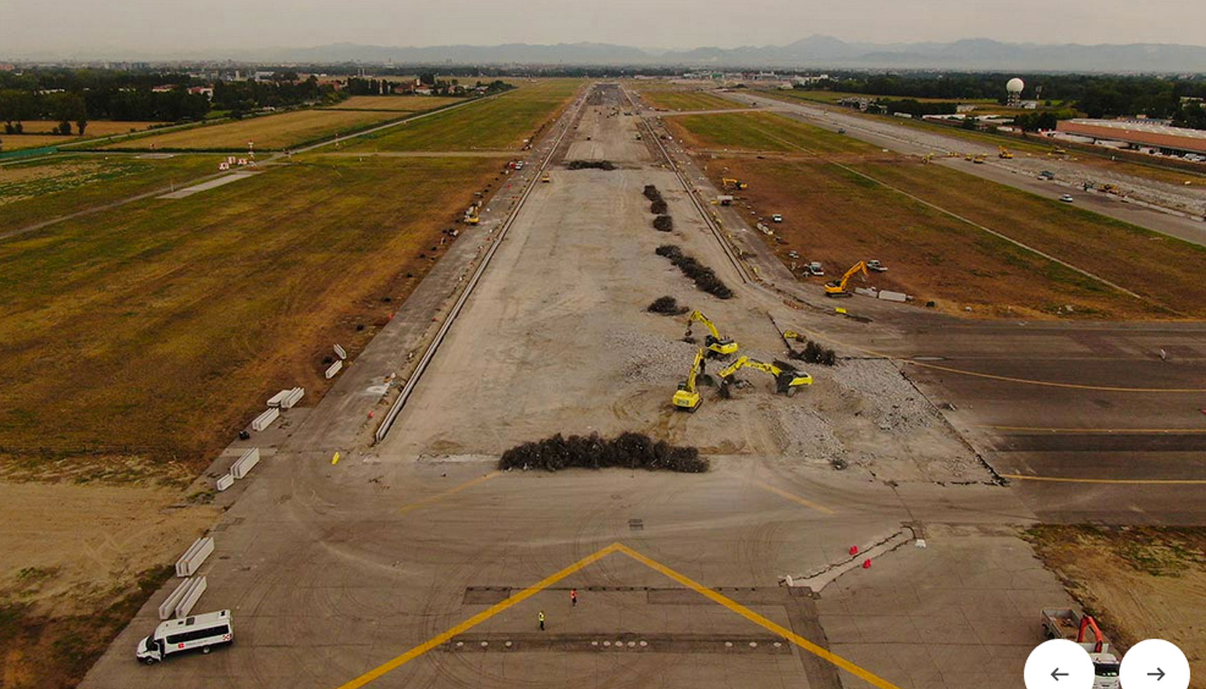 Mquinas Case en las obras de mejora de la pista del Aeropuerto de Miln-Linate
