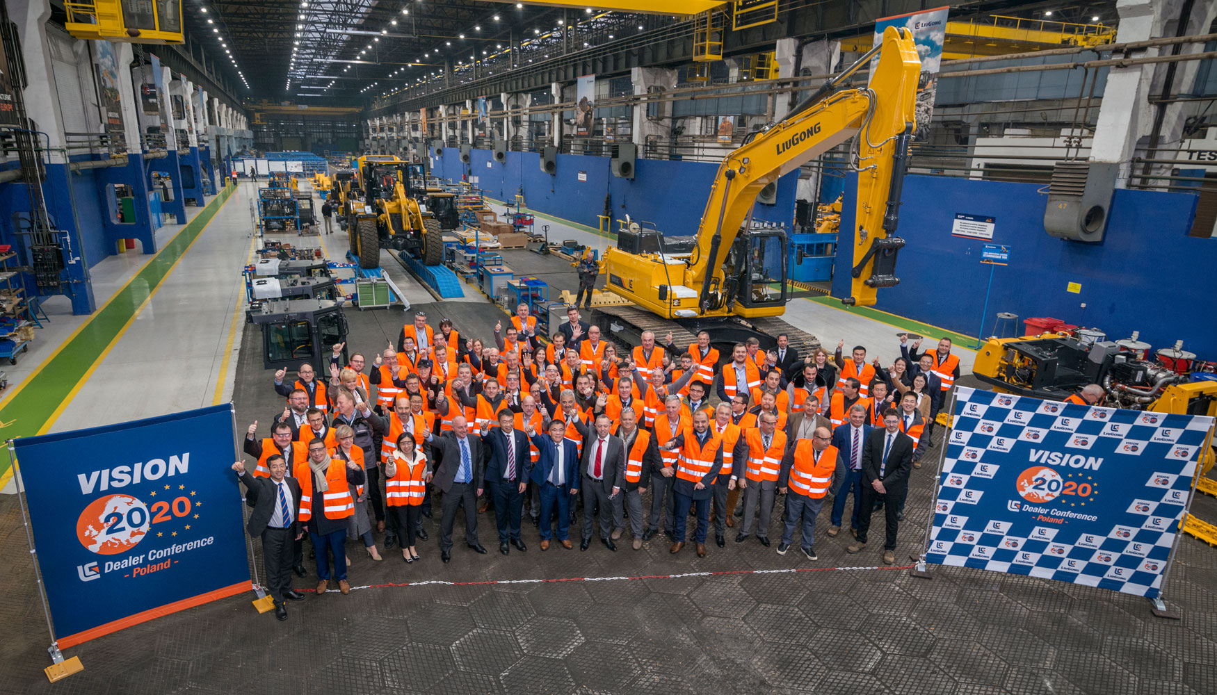 Foto de familia con los asistentes a la Conferencia Europea de Distribuidores 2019 de LiuGong