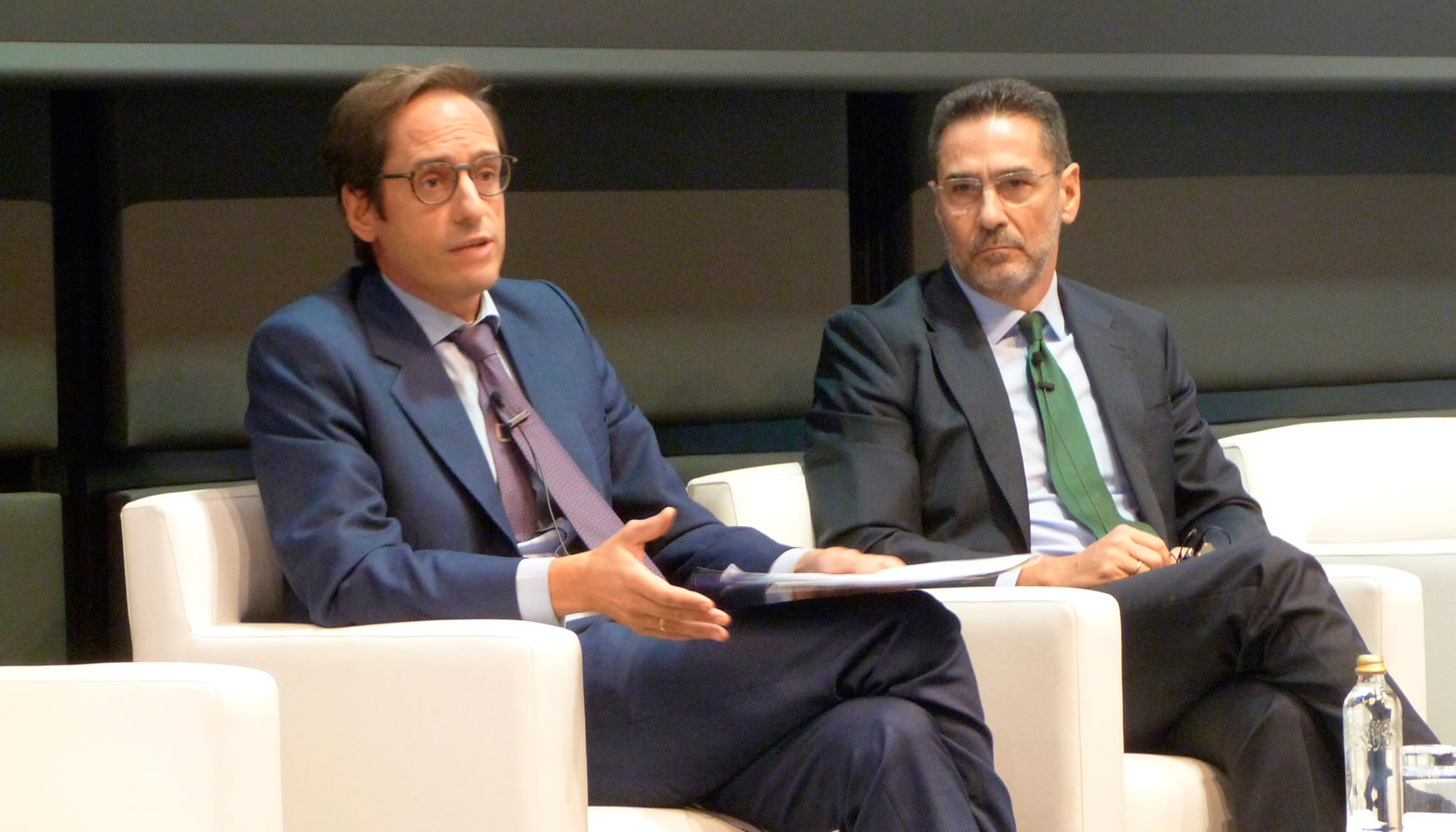 Antonio Gmez Cid, socio de Ura Menndez (izda.) y Juan Antonio Gmez-Pintado, presidente de Asprima y APCEspaa