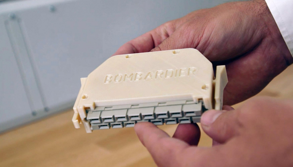 Conector impreso en 3D fabricado con la F900 de Stratasys
