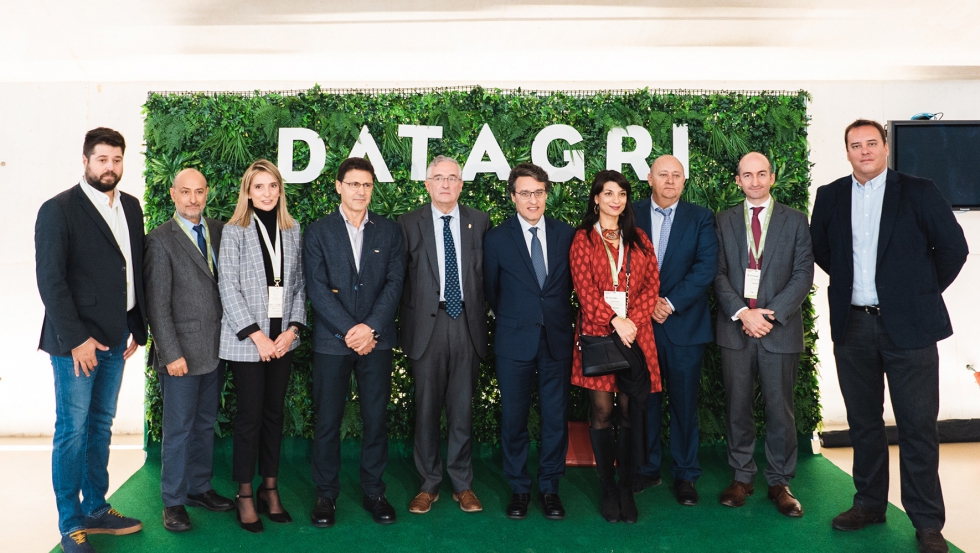 Autoridades y organizadores en Datagri 2019