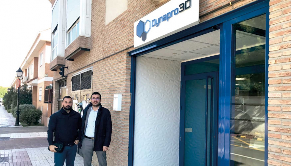 De izquierda a derecha, Agustn Lpez, fundador y CEO de Dynapro 3D, y Adrin Gonzlez Cano...