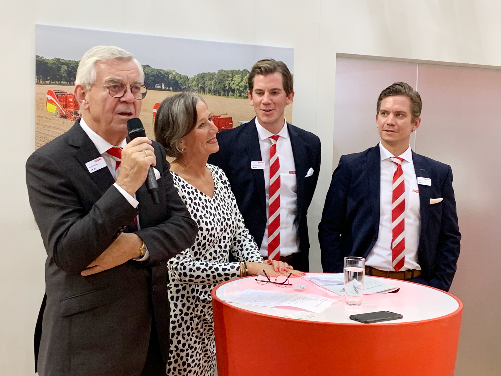 Franz Grimme, CEO del Grupo, junto a su esposa Christine, presentaron en Agritechnica a la quinta generacin de la compaa...