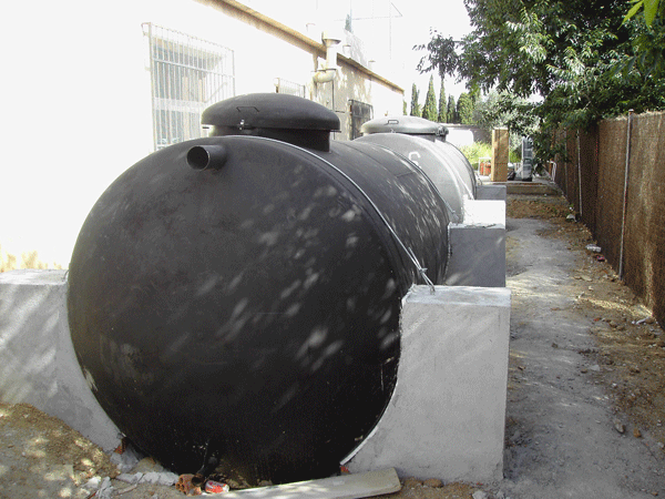 Decantador en que se realiza el proceso de tratamiento de aguas residuales