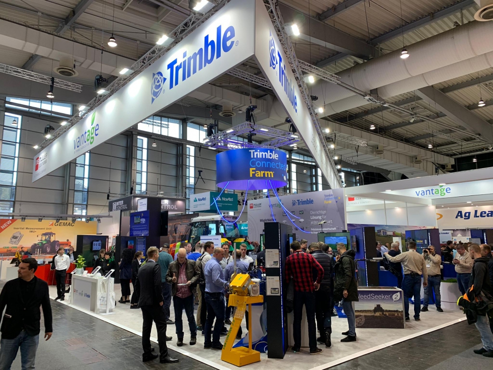 Trimble tambin expuso la aplicacin Trimble Auto Asset Selection App con radiofaros Bluetooth, avanzada meses antes SIMA 2019...