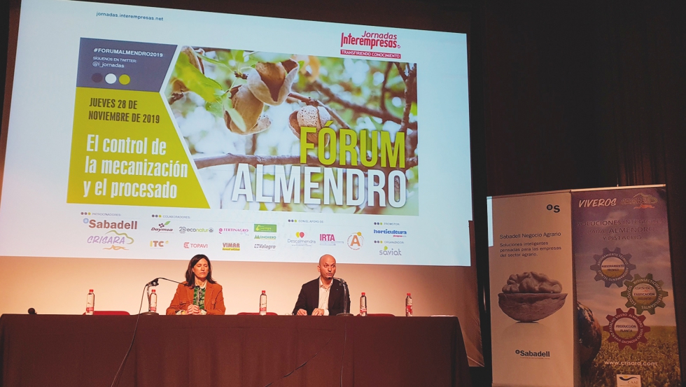 Isabel Sols Benjumea, delegada de Agricultura, Ganadera, Pesca y Desarrollo Sostenible de la Junta de Andaluca en Sevilla, y David Pozo...