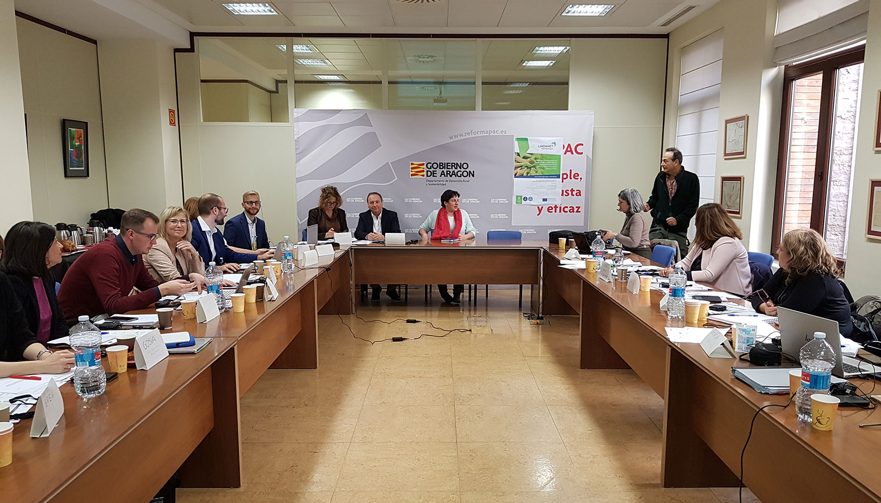 Un momento de la jornada de trabajo de la red de regiones afectadas por la contaminacin de los residuos producidos por la fabricacin de lindano...