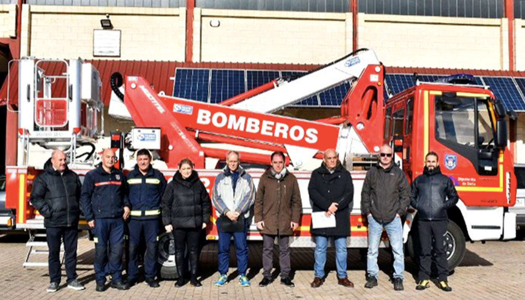 Acto de entrega de la plataforma Multitel al cuerpo de bomberos de Soria