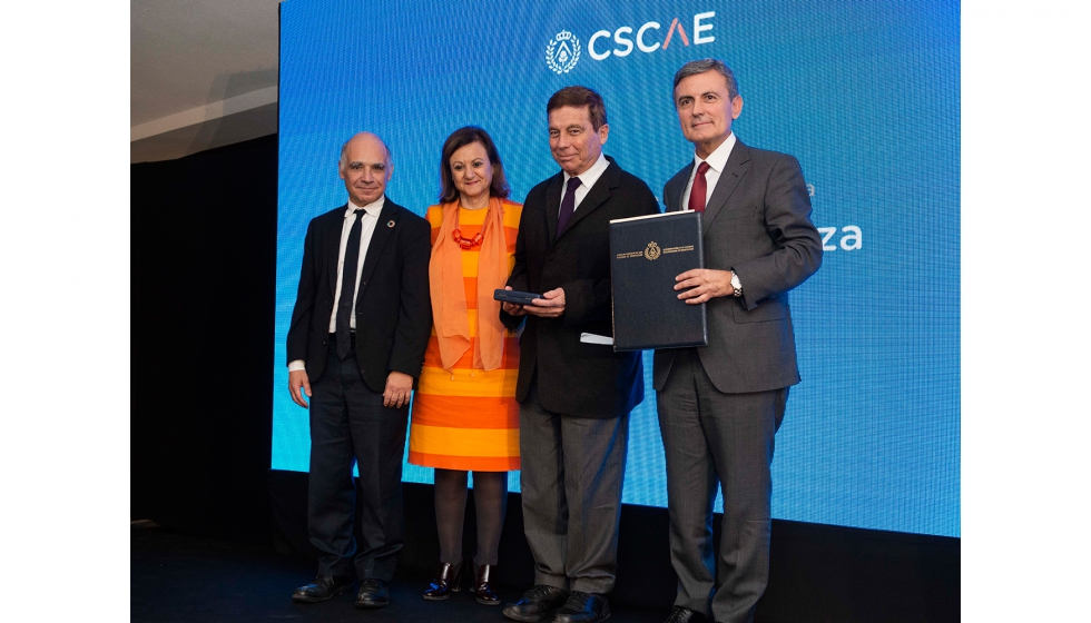 Foto de familia de los galardonados con los premios de Arquitectura del Consejo Superior de los Colegios de Arquitectos de Espaa (CSCAE) y de...