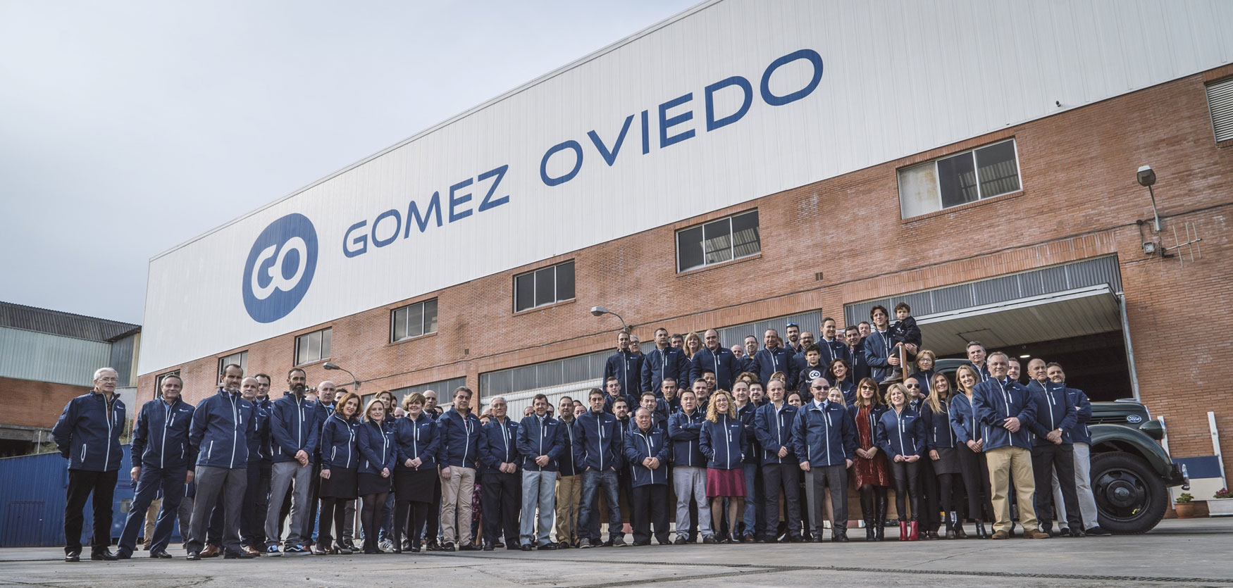 Foto de familia con la plantilla de Gmez Oviedo