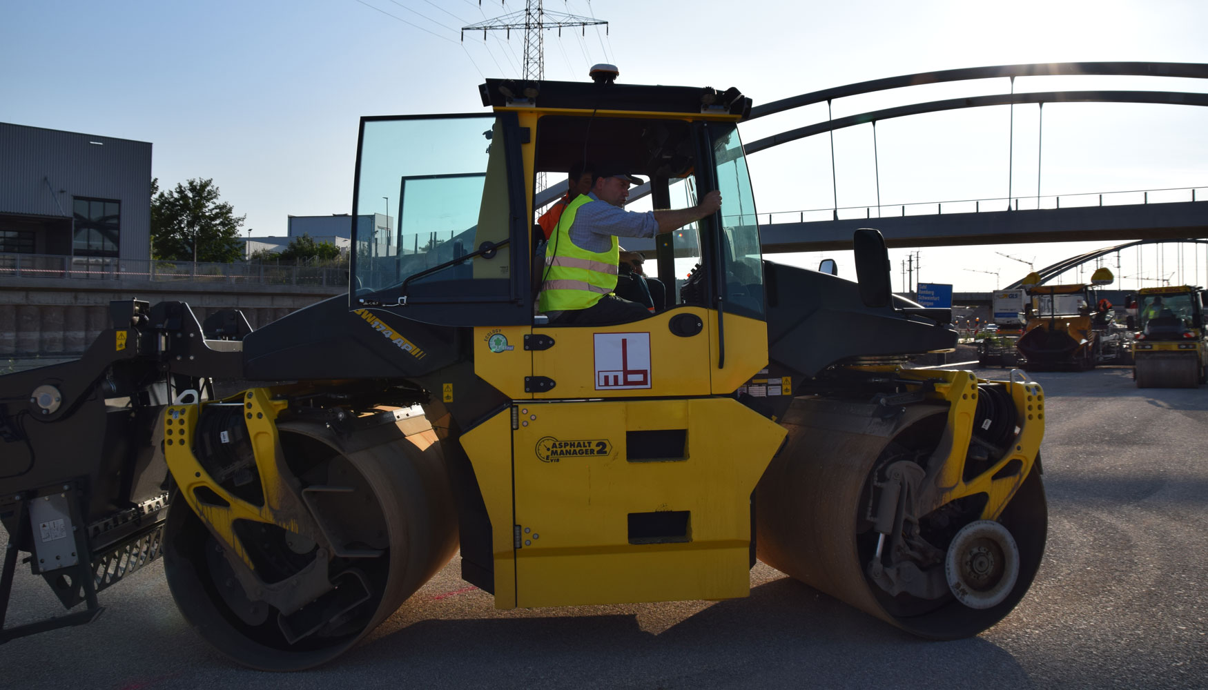 El BW 174 AP Hybrid en una prueba prctica en la obra de infraestructuras en la interseccin de autopistas entre Frth y Erlangen...