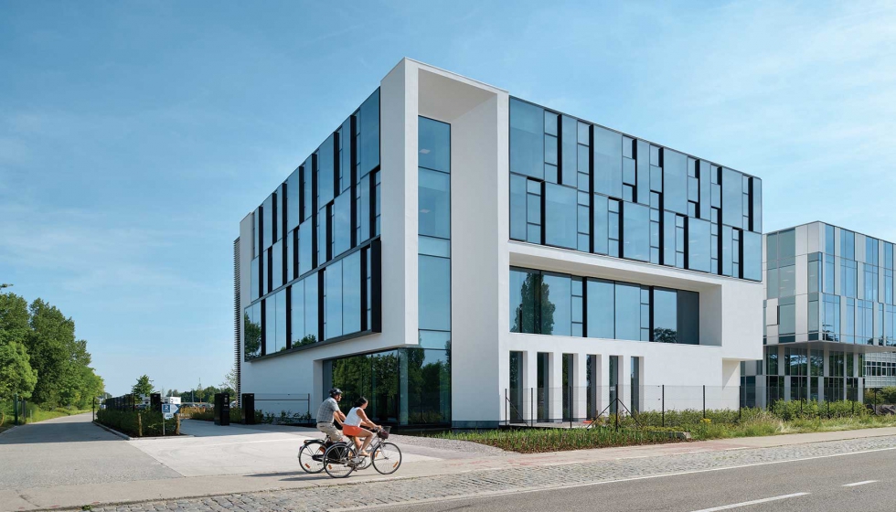 Edificio de la sede central de Reynaers Aluminium en Duffel, Blgica