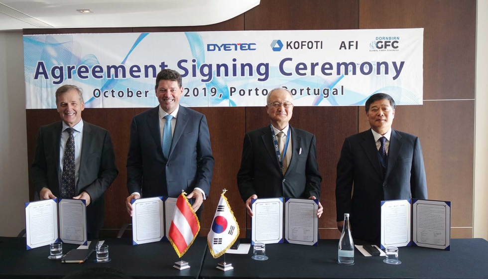Los representantes de Austrian Fibers Insitute, Kofoti y Dyetec durante la firma del acuerdo en Porto, Portugal