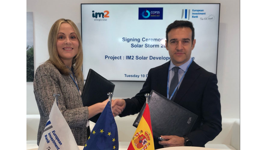 El acuerdo se firm durante la COP25 por parte de la vicepresidenta del Banco, Emma Navarro, y el CEO de IM2 Energa Solar, Enrique Selva...