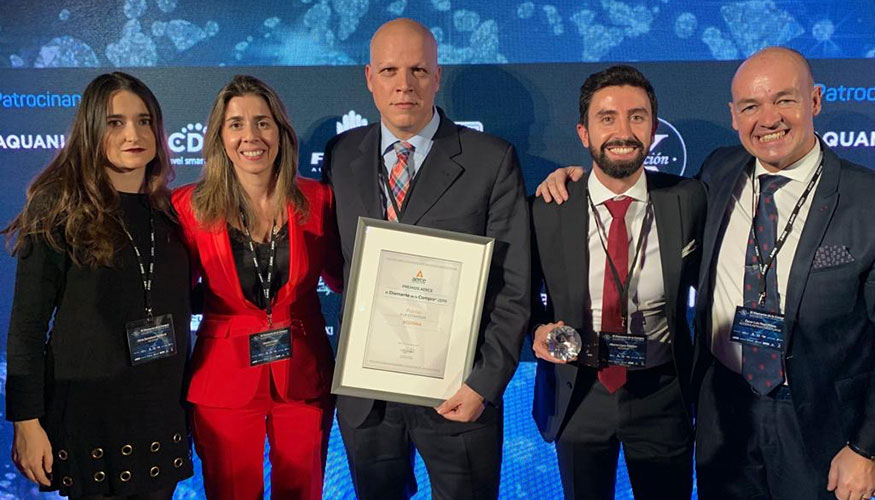 Foto de familia de Acciona con el premio Aerce El Diamante de Compras 2019