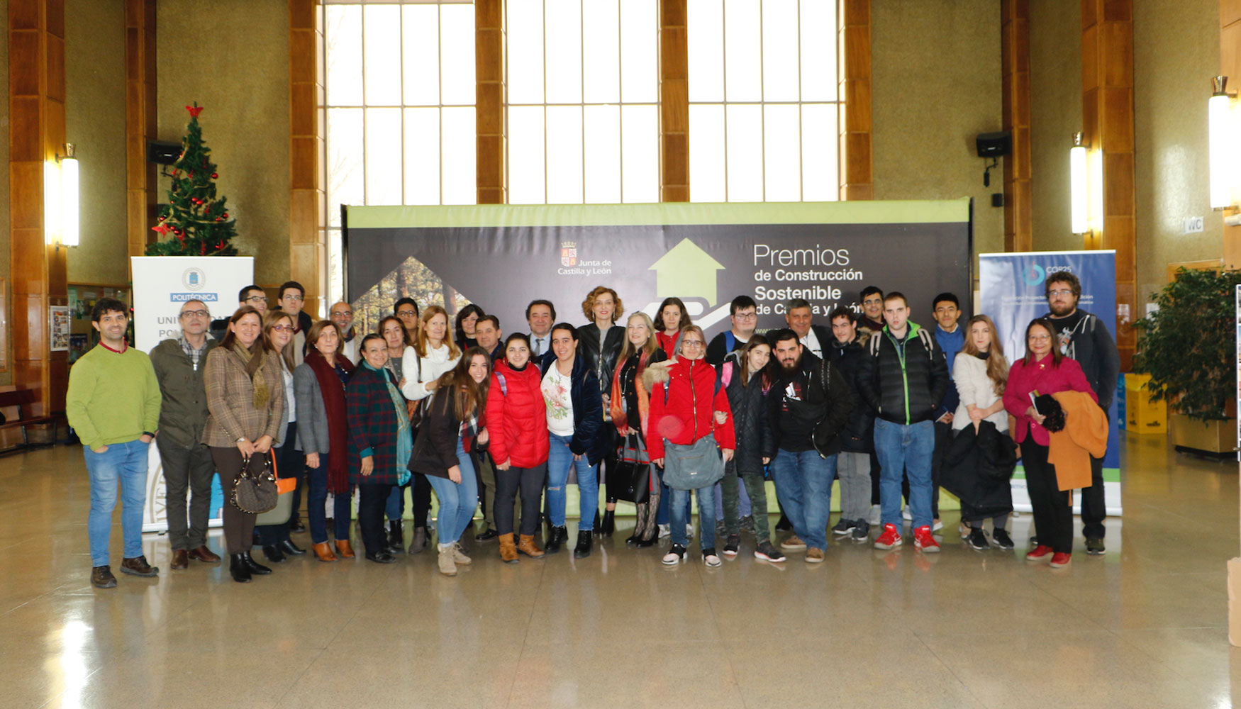 Mara Pardo lvarez durante su visita a la muestra de los Premios de Construccin Sostenible de Castilla y Len expuestos en Madrid...