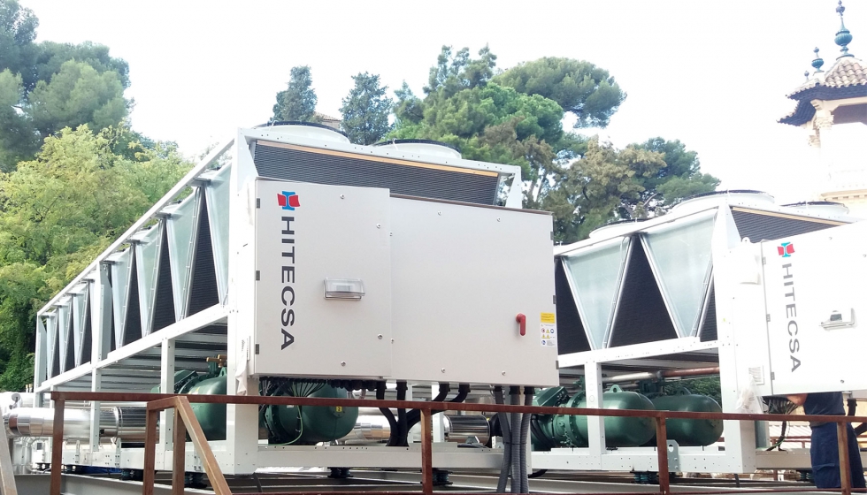 La produccin de agua fra para la climatizacin est a cargo de tres enfriadoras de agua de condensacin por aire con ventiladores axiales...