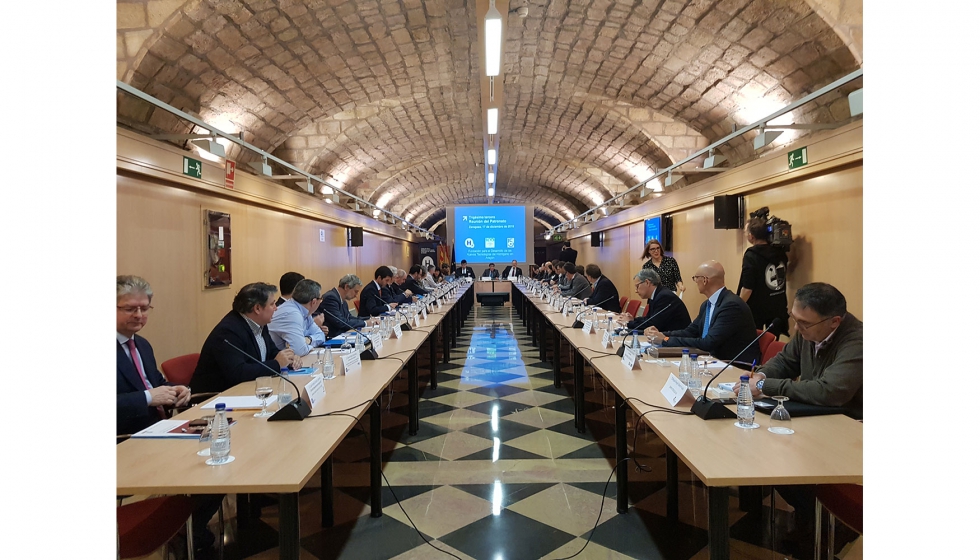 La cita tuvo lugar en la sede del Gobierno de Aragn, que cuenta con una sala con una preciosa bveda