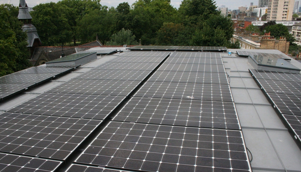 Los perfiles Renolit Alkorsolar permiten una instalacin durable y fiable de los paneles fotovoltaicos sobre cubiertas llanas e inclinadas...