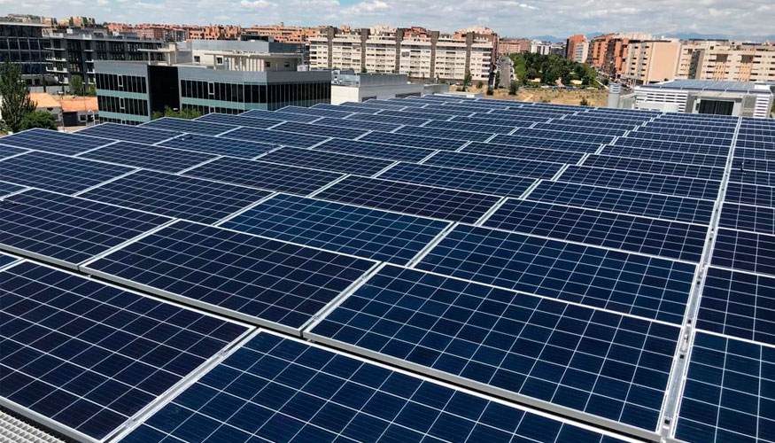 La superficie en planta ocupada por los paneles fotovoltaicos es de 1.418,85 m2