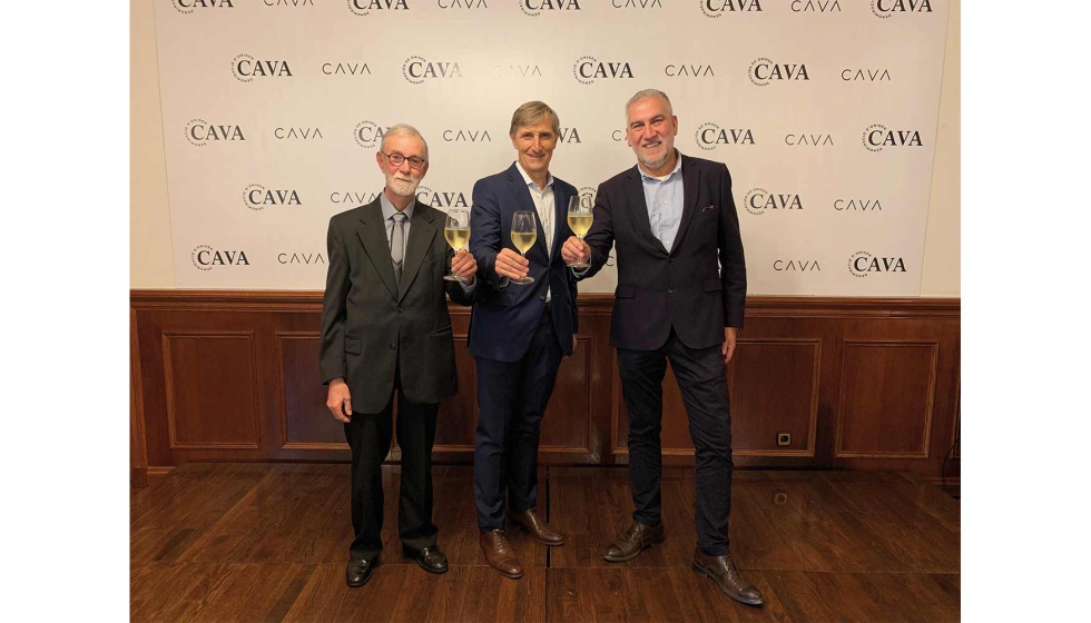 El presidente de PimeCava, Pere Guilera, el presidente de la DO Cava, Javier Pags, y el presidente del Institut del Cava, Dami Des...