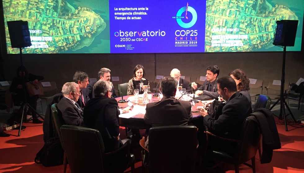 Participantes en jornada sobre Ciudades y territorios ante la emergencia climtic