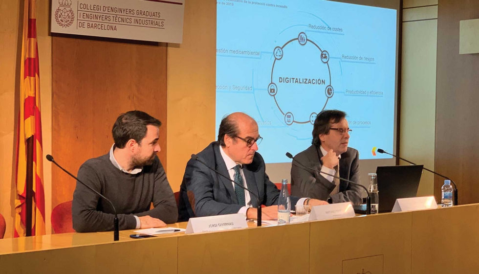 Jordi Guivernau, del Comit de Fabricantes de Proteccin Pasiva de Tecnifuego; Antonio Tortosa, vicepresidente de la asociacin, y Luis Marn...