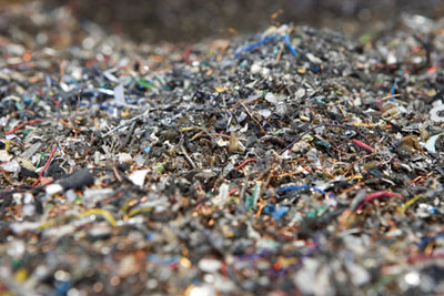 Fragmentos del metal en una planta de reciclaje de HP