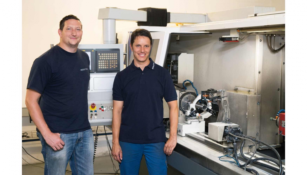 Christoph Jenzer, gerente (jefe AVOR) y Edgar Stich, gerente (jefe de produccin) frente a una de las muchas mquinas Studer en Ingold Tools AG...